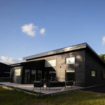 Modern Boende Med Sjoeutsikt Ryssby Exterior photo