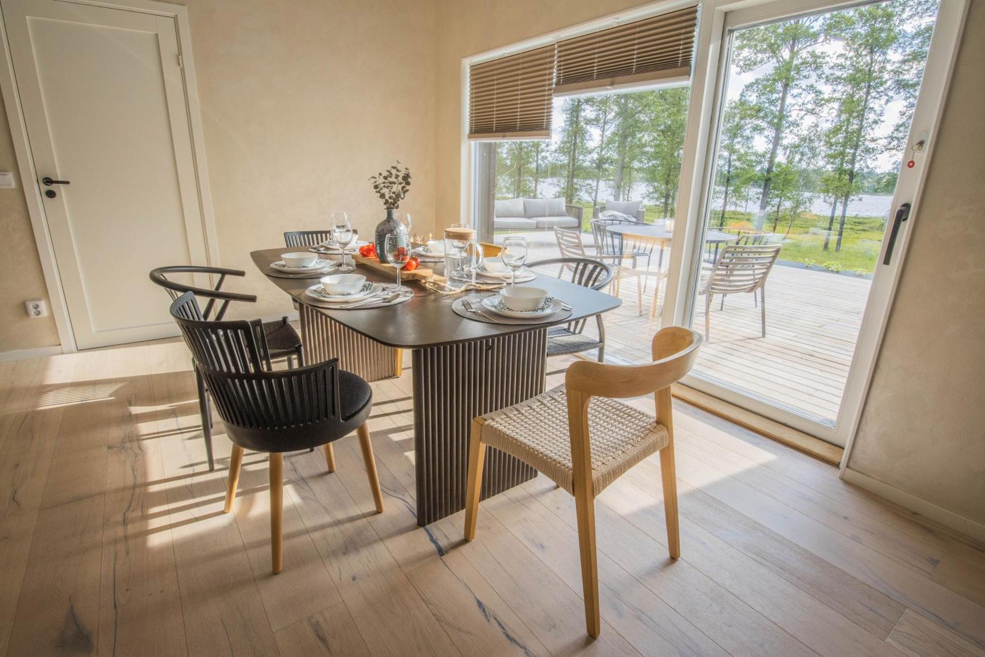Modern Med Sjoeutsikt * Ryssby